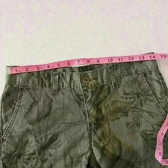 Levi’s Premium Womens Green Palm Leaf Tropical Print Chino Shorts Size 28 - Picture 3 of 9
